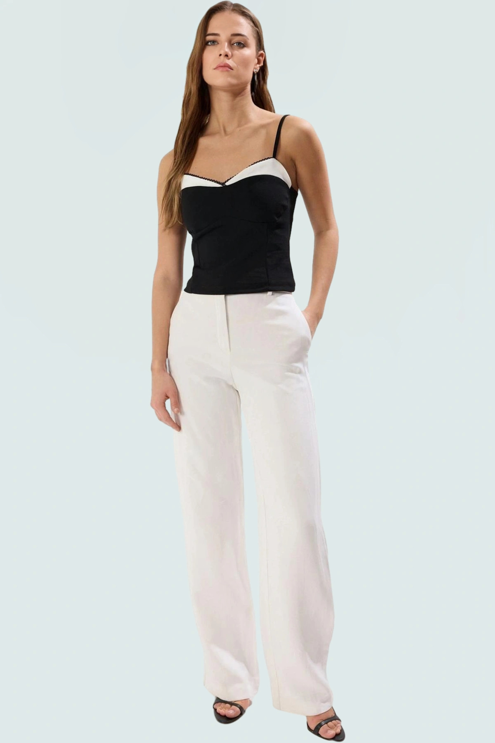 Yazlık Dantelli Fitted Bluz %98 Polyester Rahat ve Şık Günlük Kullanım İçin Özel Tasarım