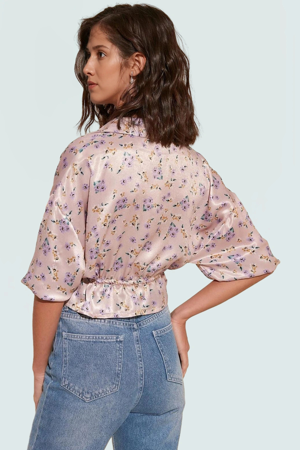 Çiçek Desenli Saten Bluz; Kadın Crop Düğmeli; 100% Polyester Dayanıklı Malzeme Şık Görünüm