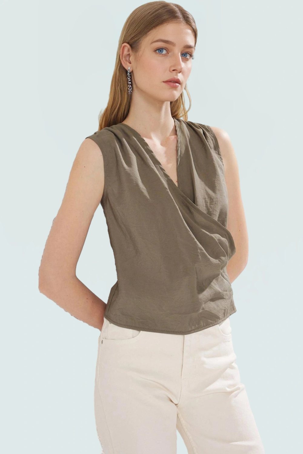 Omuz Büzgülü Kolsuz Bluz Viskoz Kumaştan İş ve Günlük Modern Stil Premium Kalite Rahat Şık