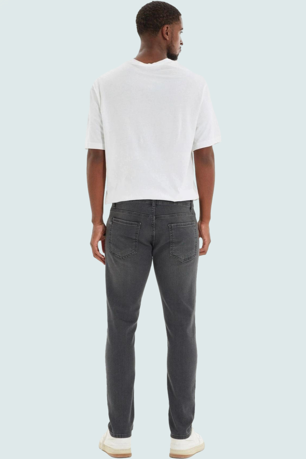 Erkek Dar Kesim Jean Pantolon; Skinny Fit Esnek Günlük Kombinler İçin Yaz Aylarının Vazgeçilmezi