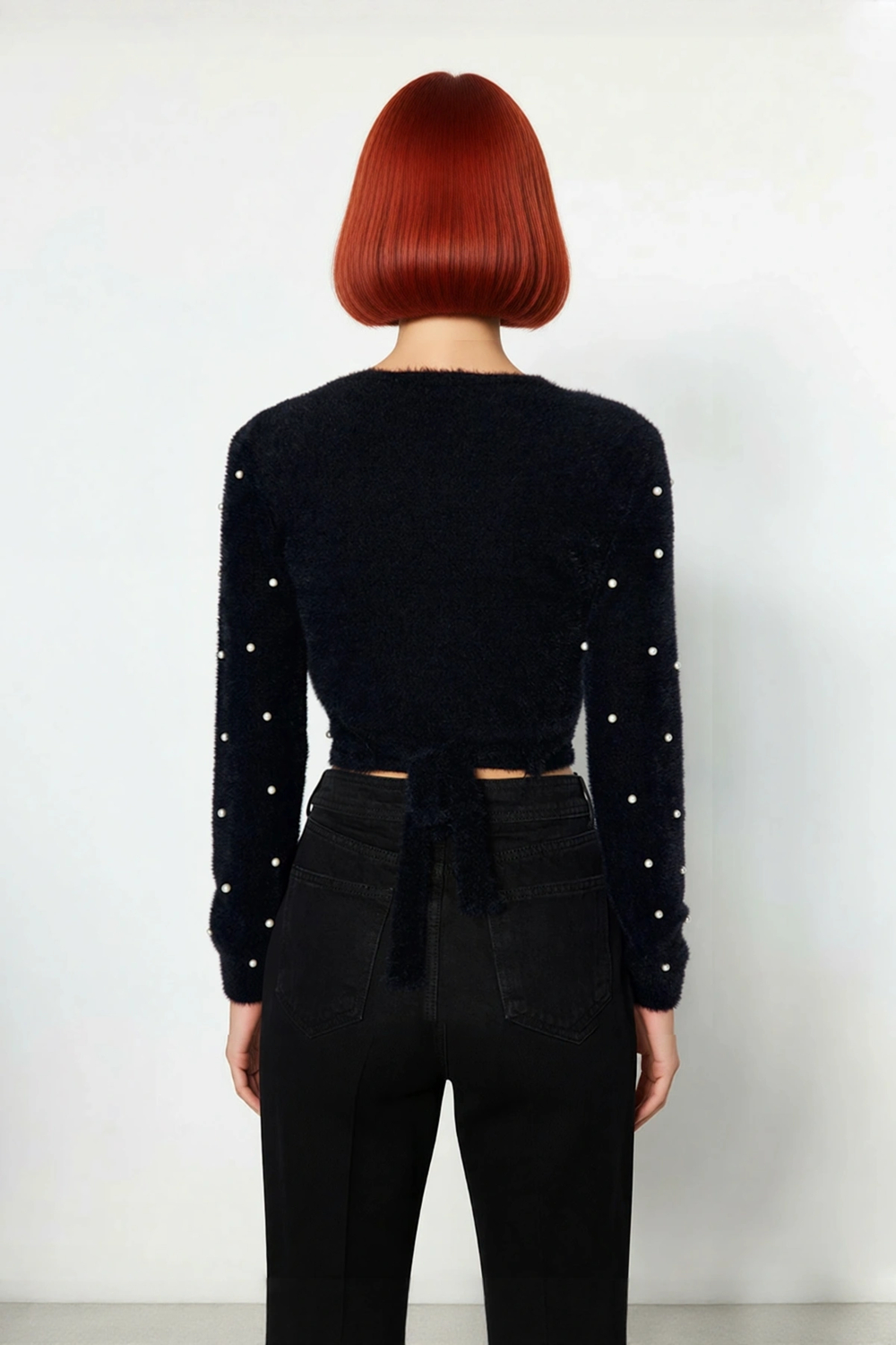 Kadın Fitted Basic V Yaka Siyah Tüylü İnci Detaylı Super Crop Uzun Kollu Triko Kazak İddialı Stil