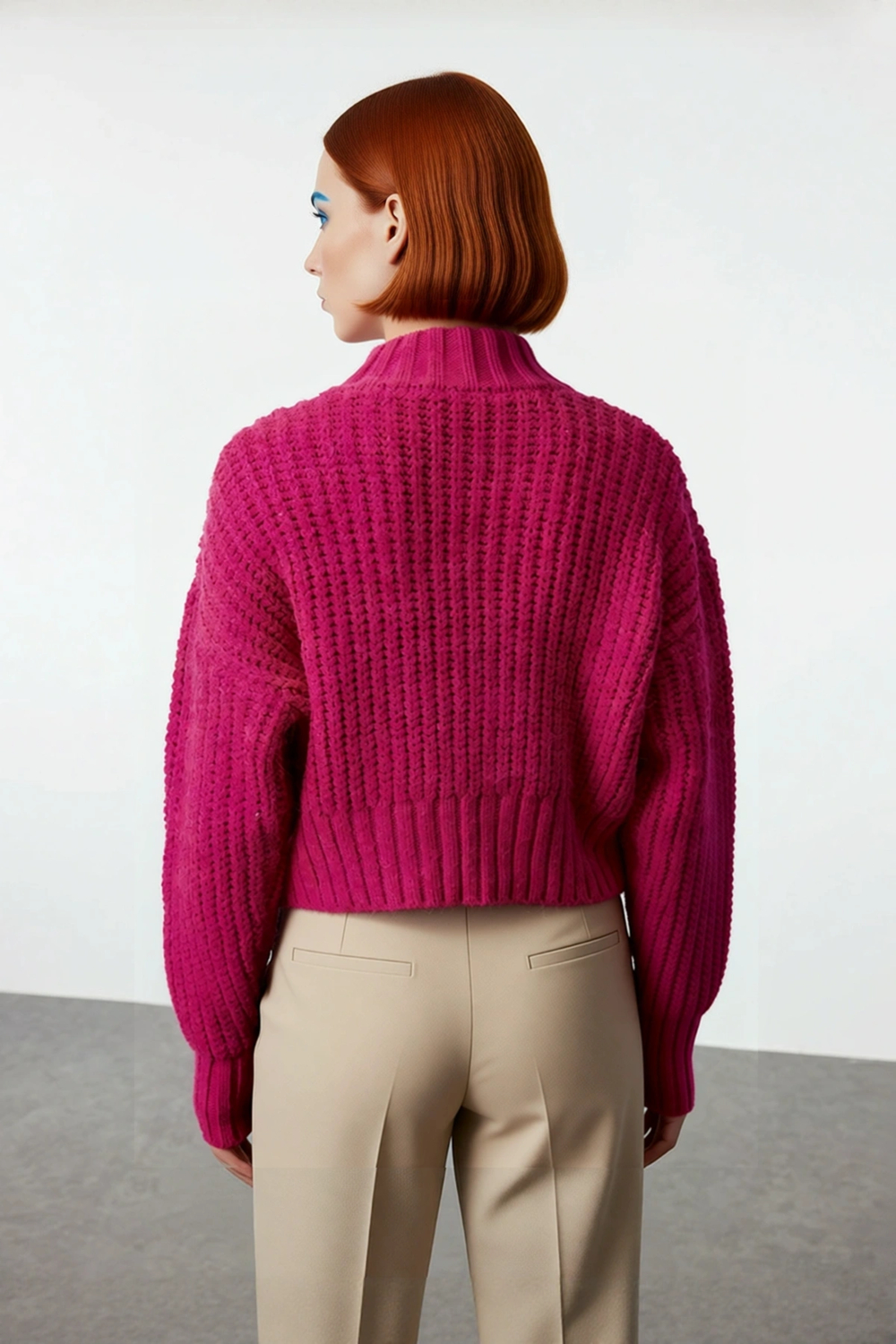 Stil Modern Kadın Crop Standart Kol Dik Yaka Yumuşak Dokulu Basic Kalın Örgü Detaylı Triko Kazak