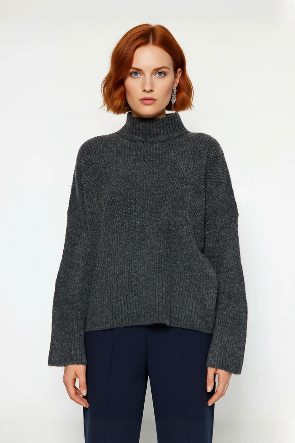 Kadın Oversize Dik Yaka Gri Akrilik Uzun Kollu Basic Triko Kazak Kışlık Kombinlerin Anahtarıdır