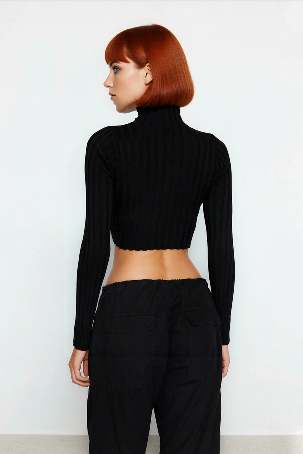 Fashion Forward Kadın Fitted Dik Yaka Uzun Kollu İnce Triko Süper Crop Asimetrik Bluz Kışlık