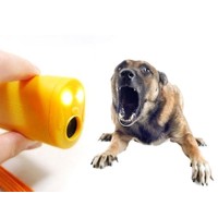 Toptancı Kapında Ultrasonik Köpek Ve Kedi Uzaklaştırıcı