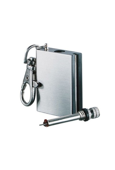 Toptancı Kapında Zippo Benziniyle Çalışan Metal Kibrit