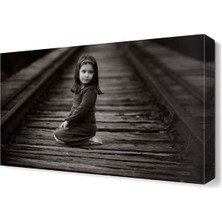 Dekor Sevgisi Tren Yolundaki Kız Çocuğu Tablosu 45x30 cm