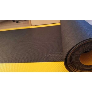 İzole Halı - Yalıtan Paspas 100*3 Mm 25 Kv İkaz Şeritli-Siyah-