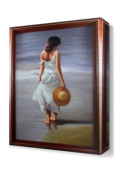 Kumsalda Yürüyen Kadın Tablosu 45x30 cm