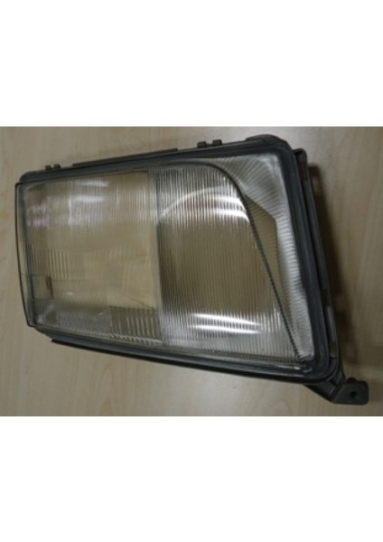 MERCEDES E CLASS- W124- 93/95 FAR CAMI R (ÇERÇEVESİ İLE BİRLİKTE) (FAMELLA)