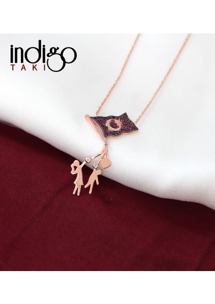 Bayrak Tutan Çocuklar Gümüş Kolye modelleri