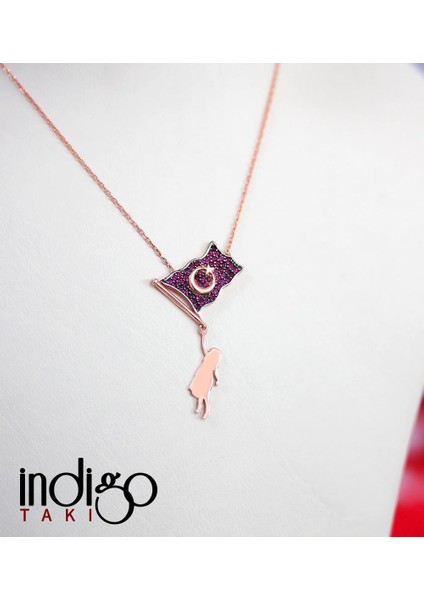 Bayrak Tutan Kız Gümüş Kolye fiyatları