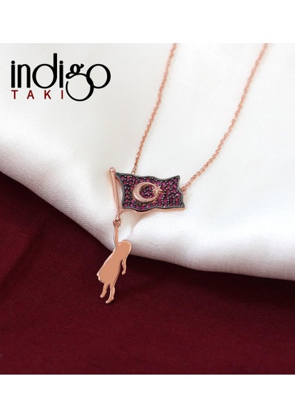 Bayrak Tutan Kız Gümüş Kolye modelleri