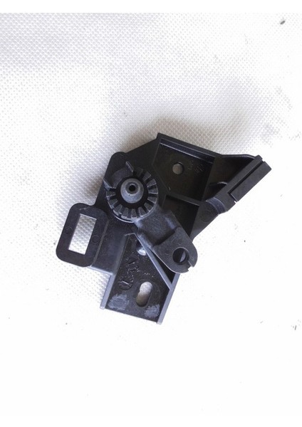 Skoda Octavia 2013 Motor Kaput Açma Kolu Alt Plastiği