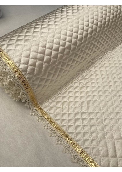 Vintage Sınırlı Üretim Özel Seri Saten Raf Örtüsü - Krem 40 cm Derinlik x 10 mt Boy Gold Su Taşı Detaylı Lüks Saten Kapitone Raf Örtüsü / Çekmece Örtüsü / Dolap İçi Örtü