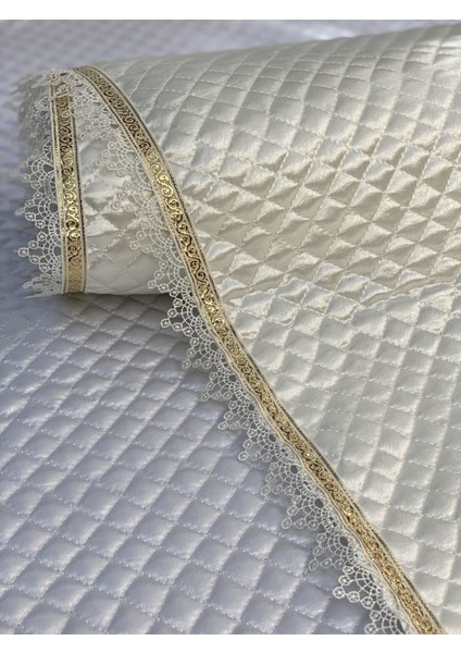 Vintage Sınırlı Üretim Özel Seri Saten Raf Örtüsü - Krem 40 cm Derinlik x 10 mt Boy Gold Su Taşı Detaylı Lüks Saten Kapitone Raf Örtüsü / Çekmece Örtüsü / Dolap İçi Örtü