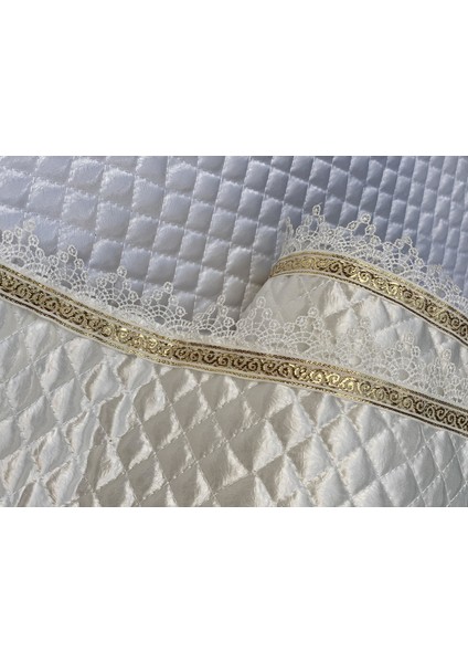 Vintage Sınırlı Üretim Özel Seri Saten Raf Örtüsü - Krem 40 cm Derinlik x 10 mt Boy Gold Su Taşı Detaylı Lüks Saten Kapitone Raf Örtüsü / Çekmece Örtüsü / Dolap İçi Örtü