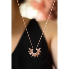 By Barun Beyaz Taşlı Mutluluk Güneşi Kolye-Rose