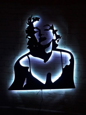 MF Tasarım Rgb Kumandalı Marilyn Monroe LED Işıklı Ahşap Mdf Dekoratif Tablo 50 x 35 cm