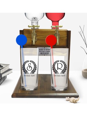 BK Kişiye Özel Renkli Baskılı Çelenk Baş Harfli Isimli Ikili Vodka Bardağı ve Çift Musluklu Doğal Ahşap Vodka Standı-6