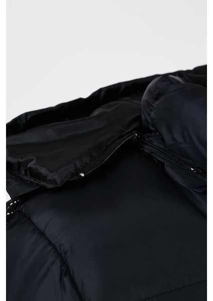 Slim Fit Çıkarılabilir Kapüşonlu Şişme Mont Erkek MONT 5761090