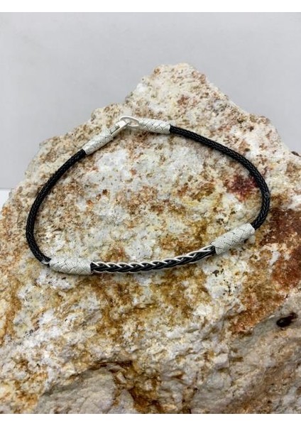 Gümüş Kazaziye Siyah Beyaz Zincir Örgü Detaylı 17 cm Bileklik