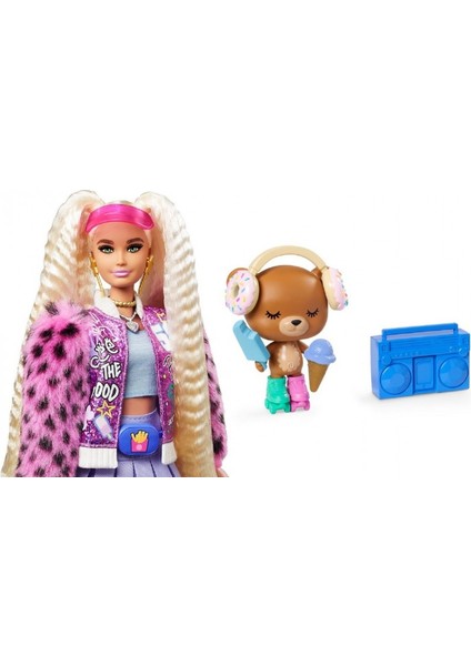 Ekstra Bebek / Kürklü Kolları ve Evcil Hayvan Oyuncak Ayı ile Üniversite Ceketli Barbie
