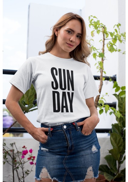 Sunday Baskılı Kadın T-Shirt