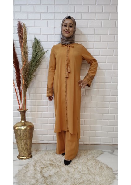 Kadın Kolları Işlemeli Pantolonlu Tunik Takım