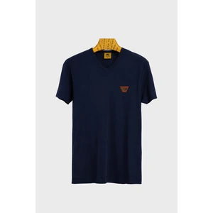 The Wild Walking Erkek V Yaka T-Shirt
