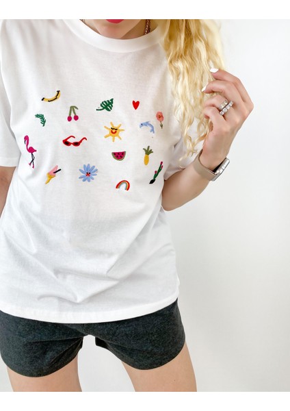 Işleme Detaylı Beyaz Pamuklu Tişört fiyatları