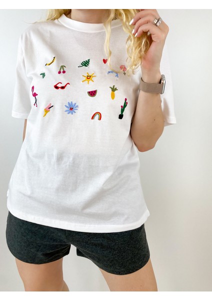 Işleme Detaylı Beyaz Pamuklu Tişört modelleri