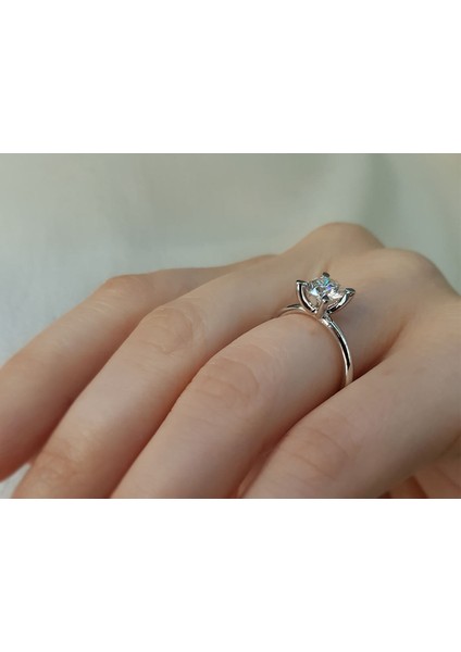F Renk 1,01 Karat Pırlanta Tektaş Yüzük 0441R0014