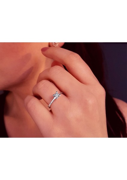 0,30 Karat Görünümlü Pırlanta Tektaş Yüzük 0441R0012 fırsatları
