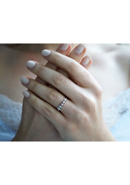 F Renk 0,18 Karat Pırlanta 5 Taş Yüzük 0441R0025