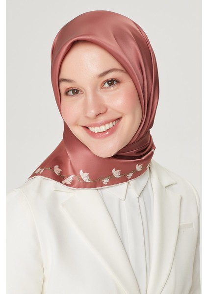 Yeni Sezon Nostalji Serisi Ipek Twill Eşarp 8553D-85