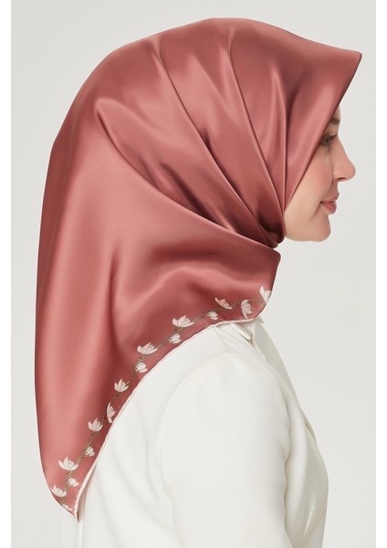 Yeni Sezon Nostalji Serisi Ipek Twill Eşarp 8553D-85