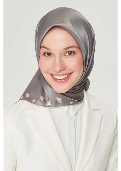 Yeni Sezon Nostalji Serisi Ipek Twill Eşarp 8553D-89