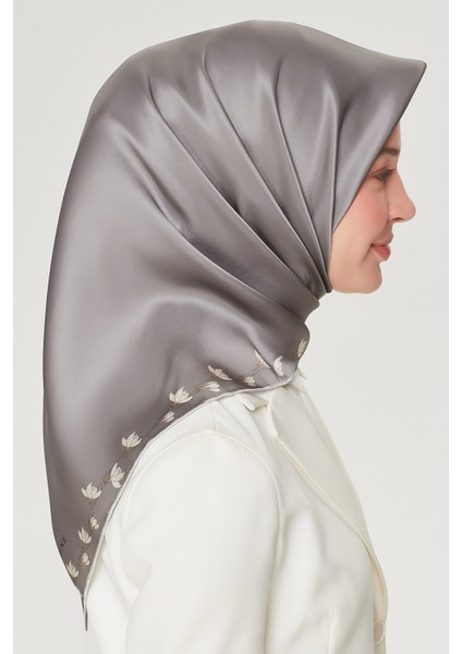 Yeni Sezon Nostalji Serisi Ipek Twill Eşarp 8553D-89