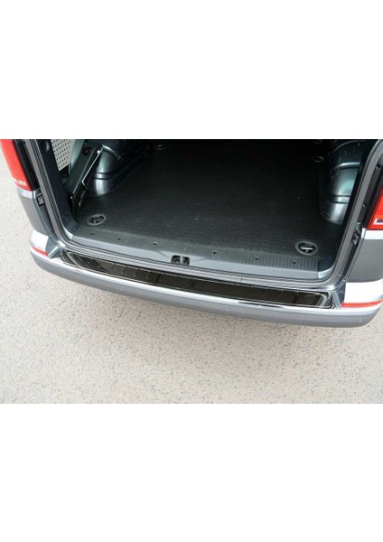VW T6 Transporter Siyah Krom Arka Tampon Eşiği Tek Kapılı 2015 ve Sonrası