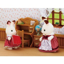 Sylvanian Families Çikolata Kulaklı Tavşan Kız ve  Çalışma Masası 5016