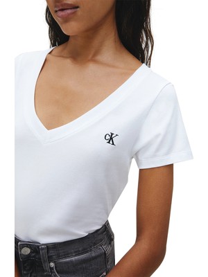 Calvin Klein Kadın Ck Embro Badge V Yaka T-Shirt