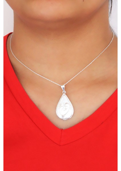 Vav Işlemeli Yazılı Kadın Gümüş Kolye