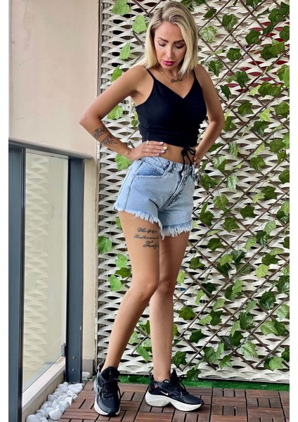 Lazer Kesim Mini Jean Kadın Şort 2224-916 Buz Mavisi fiyatları