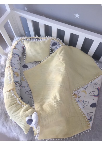 Sarı Wafle Pike Kumaş ve Müslin Tasarım Ponponlu 3'lü Babynest Set