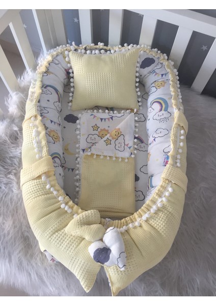 Sarı Wafle Pike Kumaş ve Müslin Tasarım Ponponlu 3'lü Babynest Set