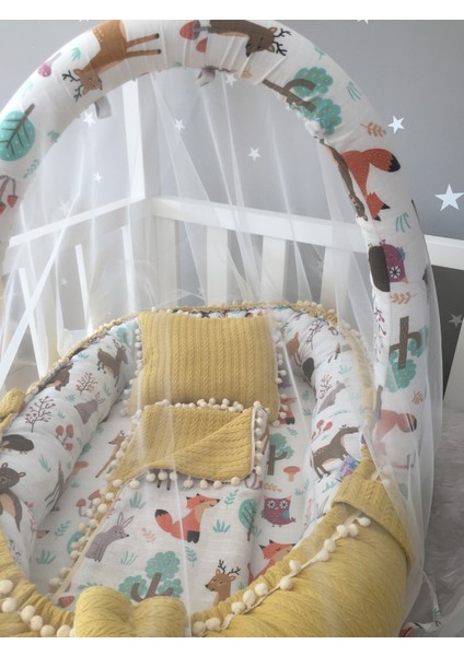 Sarı Örgü Pike Kumaş ve Orman Müslin Kumaş Ponponlu Babynest ve Yorgan Oyuncak Aparat ve Tül Set