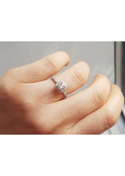 E Renk 3 Karat Prenses Kesim Pırlanta Görünümlü Tektaş Yüzük 0442R0002 fırsatları