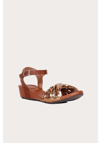 Bronz Parlak Deri Kadın Dolgu Topuklu Sandalet fiyatları