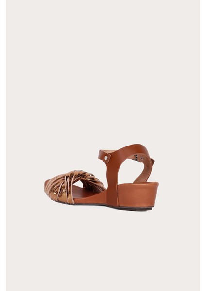 Bronz Parlak Deri Kadın Dolgu Topuklu Sandalet fırsatları